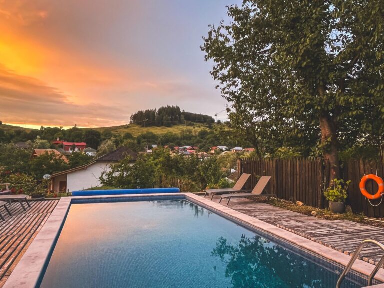 Casa Thymus complex curte